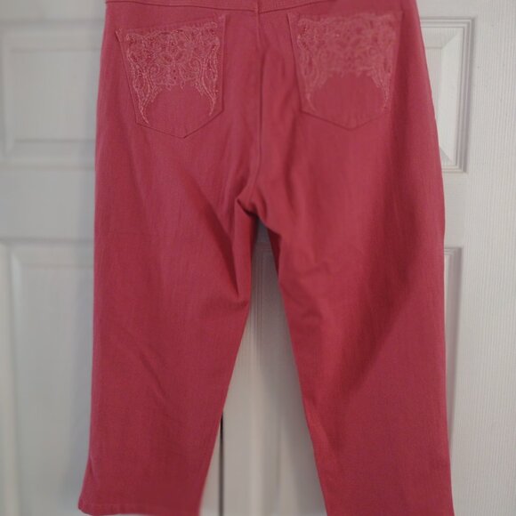 Gloria Vanderbilt Coral color Capris - Picture 2 of 5